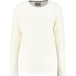 Swetry klasyczne męskie: RVLT Sweter offwhite