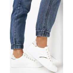 Biało-Beżowe Buty Sportowe Irinlyn. Białe buty sportowe damskie Born2be, bez wzorów, sportowe. Za 74,99 zł.