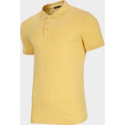 Koszulka polo męska TSM626 - jasny żółty - Outhorn. Żółte koszulki męskie Outhorn, m, bez wzorów, bez rękawów. W wyprzedaży za 49,99 zł.