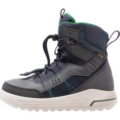 Ecco URBAN SNOWBOARDER Śniegowce black/marine. Niebieskie buty chłopięce zimowe ecco, z materiału. W wyprzedaży za 367,20 zł.