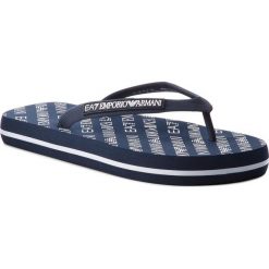 Japonki EA7 EMPORIO ARMANI - XCQ001 XCC07 00285 Navy. Niebieskie klapki damskie EA7 Emporio Armani, bez wzorów, z tworzywa sztucznego, bez obcasa. W wyprzedaży za 139,00 zł.
