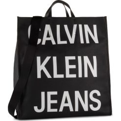 Torebka CALVIN KLEIN JEANS - Coated Loho Shopper Tote K50K504734 001. Czarne torby damskie na zakupy Calvin Klein Jeans, bez wzorów, z jeansu, klasyczne, bez dodatków. Za 699,00 zł.