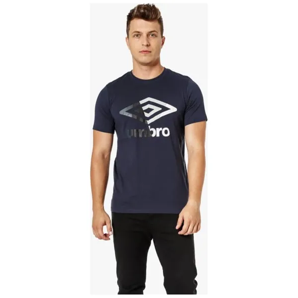Umbro Koszulka Ss Graphic 1 , granatowy, rozmiar S. Niebieskie koszulki męskie Umbro, s, bez wzorów, z bawełny, z klasycznym kołnierzykiem, bez rękawów. W wyprzedaży za 47,99 zł.