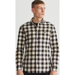 Koszula regular fit w kratę - Żółty. Żółte koszule męskie Reserved, s, bez wzorów, bez kołnierzyka, bez rękawów. Za 99,99 zł.