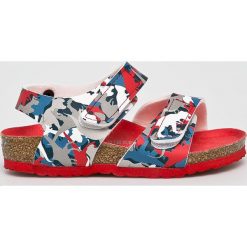 Birkenstock - Sandały dziecięce Palu Kids Bs. Czerwone sandały chłopięce Birkenstock, z materiału, bez zapięcia. W wyprzedaży za 179,90 zł.