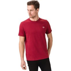 Fred Perry Ringer Koszulka Czerwony. Czerwone podkoszulki męskie Fred Perry, l, bez wzorów, z bawełny, bez kołnierzyka, krótkie. Za 223,95 zł.