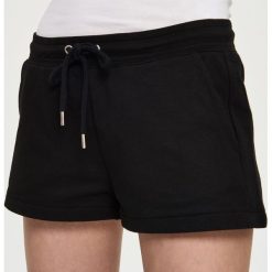 Dresowe szorty - Czarny. Czarne szorty damskie Sinsay, s, bez wzorów, z dresówki. Za 29,99 zł.