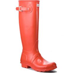 Kalosze HUNTER - Org Tall WFT1000RGL Orange. Pomarańczowe kalosze damskie Hunter, bez wzorów, z tworzywa sztucznego. W wyprzedaży za 409,00 zł.