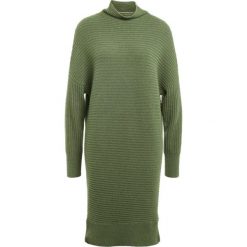 Sukienki dzianinowe: FTC Cashmere Sukienka dzianinowa dark moss