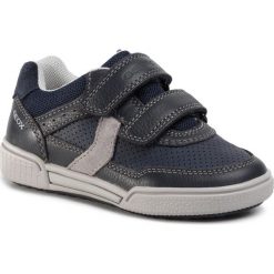 Sneakersy GEOX - J Poseido B. A J02BCA 046ME C0661 M Navy/Grey. Niebieskie trampki chłopięce Geox, bez wzorów, ze skóry, na rzepy. W wyprzedaży za 219,00 zł.