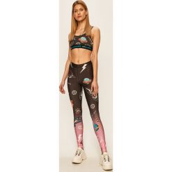 LaBellaMafia - Biustonosz sportowy i legginsy. Czarne spodnie damskie LABELLAMAFIA, s, bez wzorów, z elastanu. Za 289,90 zł.