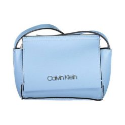 Torebka w kolorze błękitnym - (S)17 x (W)15 x (G)8 cm. Niebieskie torebki klasyczne damskie Calvin Klein, w paski, ze skóry, na ramię, bez dodatków. W wyprzedaży za 299,95 zł.
