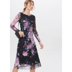 Midi sukienka w kwiaty - Czarny. Czarne sukienki damskie Mohito, s, w kwiaty, midi. Za 139,99 zł.