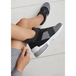 Czarne Buty Sportowe Paper Fuse. Czarne buty sportowe damskie Renee. Za 99,99 zł.