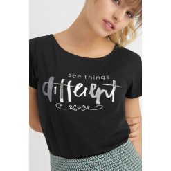T-shirty damskie: T-shirt z nadrukiem i cyrkoniami