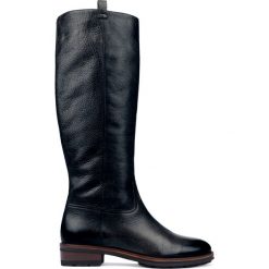 Kozaki NEVIA. Czarne kozaki damskie Gino Rossi, na co dzień, na jesień, z jeansu, bez obcasa, bez zapięcia. Za 299,90 zł.