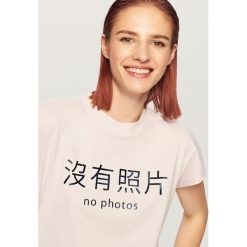 T-shirt z nadrukiem - Fioletowy. Fioletowe t-shirty damskie Reserved, s, z nadrukiem, bez kołnierzyka. Za 29,99 zł.
