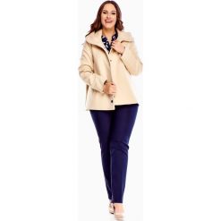 Krótki płaszcz z kapturem beżowy. Brązowe płaszcze damskie Tagless, plus size, bez wzorów, plus size, krótkie. Za 175,07 zł.