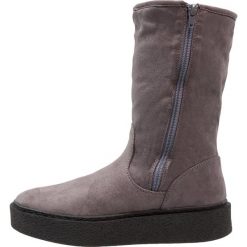 Buffalo Kozaki na platformie grey. Szare bez kategorii marki Buffalo, z materiału, na platformie. W wyprzedaży za 254,25 zł.