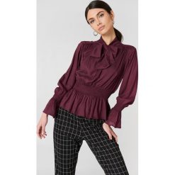 Bluzki damskie: NA-KD Boho Bluzka z wiązaniem na szyi – Purple