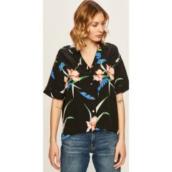 Levi's - Koszula. Czerwone bluzki damskie Levi's®, na co dzień, s, w kwiaty, z wiskozy, klasyczne, z klasycznym kołnierzykiem, z krótkim rękawem. W wyprzedaży za 159,90 zł.