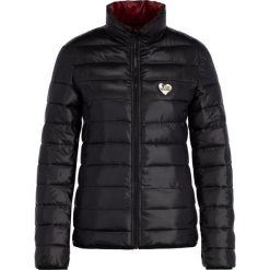 Kurtka przejściowa LOVE MOSCHINO WH69301T 9828. Różowe kurtki damskie Love Moschino, bez wzorów, z poliesteru, bez kaptura. W wyprzedaży za 769,00 zł.