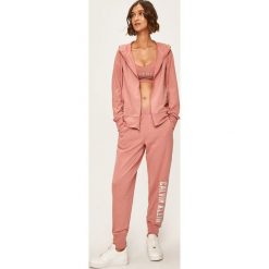 Calvin Klein Performance - Spodnie. Szare spodnie damskie Calvin Klein Performance, s, z nadrukiem, z bawełny. Za 329,90 zł.