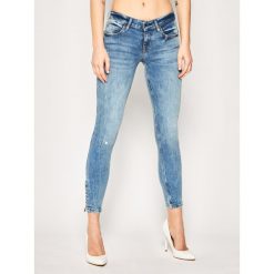 Jeansy Skinny Fit Guess Marilyn 3 Zip W01AB8 D38RA. Niebieskie jeansy damskie Guess, z aplikacjami, z elastanu. Za 469,00 zł.