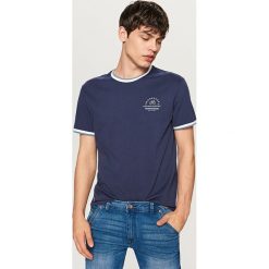 T-shirty męskie: T-shirt z ozdobnymi ściągaczami – Granatowy