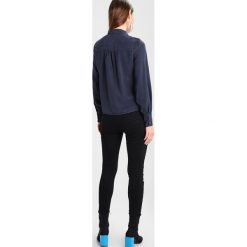 Koszule wiązane damskie: Vero Moda VMFOX PUFF Koszula night sky