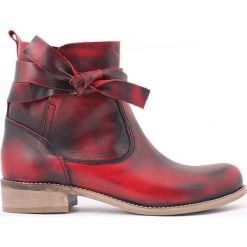 Botki - skóra naturalna - model 458 - kolor czarno czerwony. Czarne botki damskie Zapato, z jeansu, eleganckie, z okrągłym noskiem, bez obcasa, na płaskiej podeszwie, bez zapięcia. W wyprzedaży za 339,00 zł.