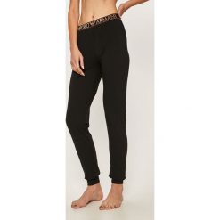 Emporio Armani - Spodnie piżamowe. Czarne piżamy damskie Emporio Armani, s, bez wzorów, z elastanu, bez rękawów. W wyprzedaży za 199,90 zł.