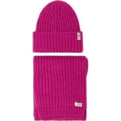 Zestaw Szalik i Czapka UGG - K Rab Kint Hat And Scarf Set 18874 Fuchsia. Różowe szaliki damskie Ugg, bez wzorów, z wełny. Za 429,00 zł.