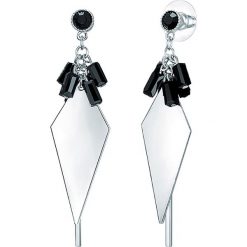 Posrebrzane kolczyki-wkrętki ze szklanymi kryształkami. Szare kolczyki damskie Highstreet Jewels, Runway & Co., z kryształem, srebrne. W wyprzedaży za 69,95 zł.