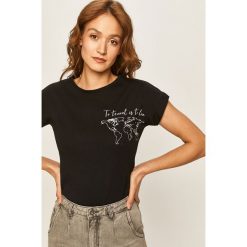 Answear - T-shirt. Czarne bluzki damskie ANSWEAR, s, z nadrukiem, z bawełny, casualowe, z okrągłym kołnierzem, z krótkim rękawem. W wyprzedaży za 49,90 zł.
