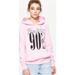 Bluzy damskie: Bluza typu hoodie z nadrukiem - Różowy