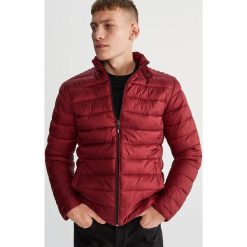Pikowana kurtka ze stójką - Bordowy. Czerwone kurtki damskie Reserved, s, bez wzorów, bez kaptura. Za 79,99 zł.