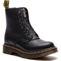 Glany DR. MARTENS - 1460 Pascal Frnt Zip 23863001 Black Nappa. Czarne buty zimowe damskie marki Dr. Martens, z materiału. Za 769,00 zł.