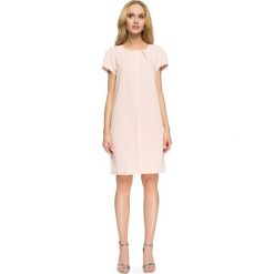JEANETTA Sukienka biurowa mini - pudrowa. Różowe sukienki damskie Stylove, na co dzień, s, bez wzorów, eleganckie, bez kołnierzyka, z krótkim rękawem, krótkie, mini, proste. Za 139,00 zł.