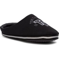 Kapcie TOM TAILOR - 7981701 Black. Czarne klapki męskie Tom Tailor, bez wzorów, z tworzywa sztucznego. Za 109,00 zł.