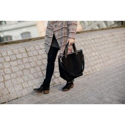 Torebka filcowa CZARNA z paskiem na skos. Czarne torebki klasyczne damskie Pakamera. Za 279,00 zł.