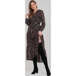Czarna Sukienka Trevino. Czarne sukienki damskie Renee, na imprezę, s, w kwiaty, klasyczne, z klasycznym kołnierzykiem, bez rękawów, długie, midi. Za 139,99 zł.