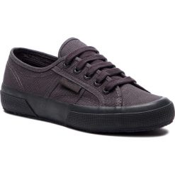 Tenisówki SUPERGA - 2750 Cotu S000010 Total Dk Grey Iron 908. Szare półbuty damskie Superga, na co dzień, bez wzorów, z gumy, bez obcasa, na płaskiej podeszwie, bez zapięcia. W wyprzedaży za 189,00 zł.