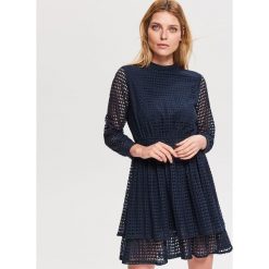 Ażurowa sukienka - Granatowy. Niebieskie sukienki damskie marki Reserved, s, bez wzorów, bez kołnierzyka, bez rękawów. Za 159,99 zł.