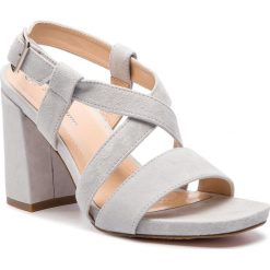 Sandały SOLO FEMME - 42306-01-G15/000-07-00 Jasny Szary. Szare klapki damskie Solo Femme, bez wzorów, ze skóry, bez obcasa, na obcasie. W wyprzedaży za 239,00 zł.