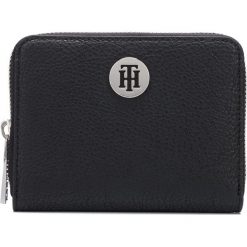 Tommy Hilfiger Portfel Czarny. Czarne portfele damskie TOMMY HILFIGER, bez wzorów, z materiału. Za 274,95 zł.