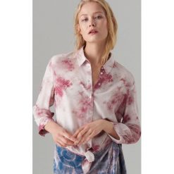 Koszula z motywem tie dye - Różowy. Różowe koszule damskie Mohito, bez wzorów, bez kołnierzyka, bez rękawów. Za 99,99 zł.