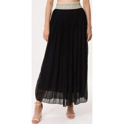 Czarna Spódnica Beholder. Czarne spódniczki damskie Born2be, na co dzień, s, z aplikacjami, eleganckie, maxi, proste. Za 49,99 zł.