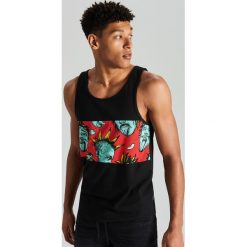 Tank top - Czarny. Czarne t-shirty męskie Cropp, s, bez wzorów, bez kołnierzyka. Za 39,99 zł.