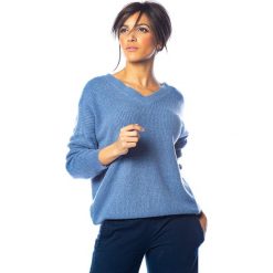 Sweter "Queen" w kolorze niebieskim. Niebieskie swetry damskie So Cachemire, l, bez wzorów, z kaszmiru, bez rękawów, bez kaptura. W wyprzedaży za 175,95 zł.